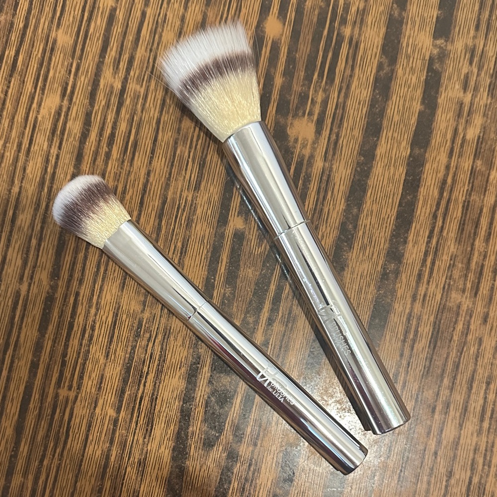 Elegant Silver Makeup Brush Duo